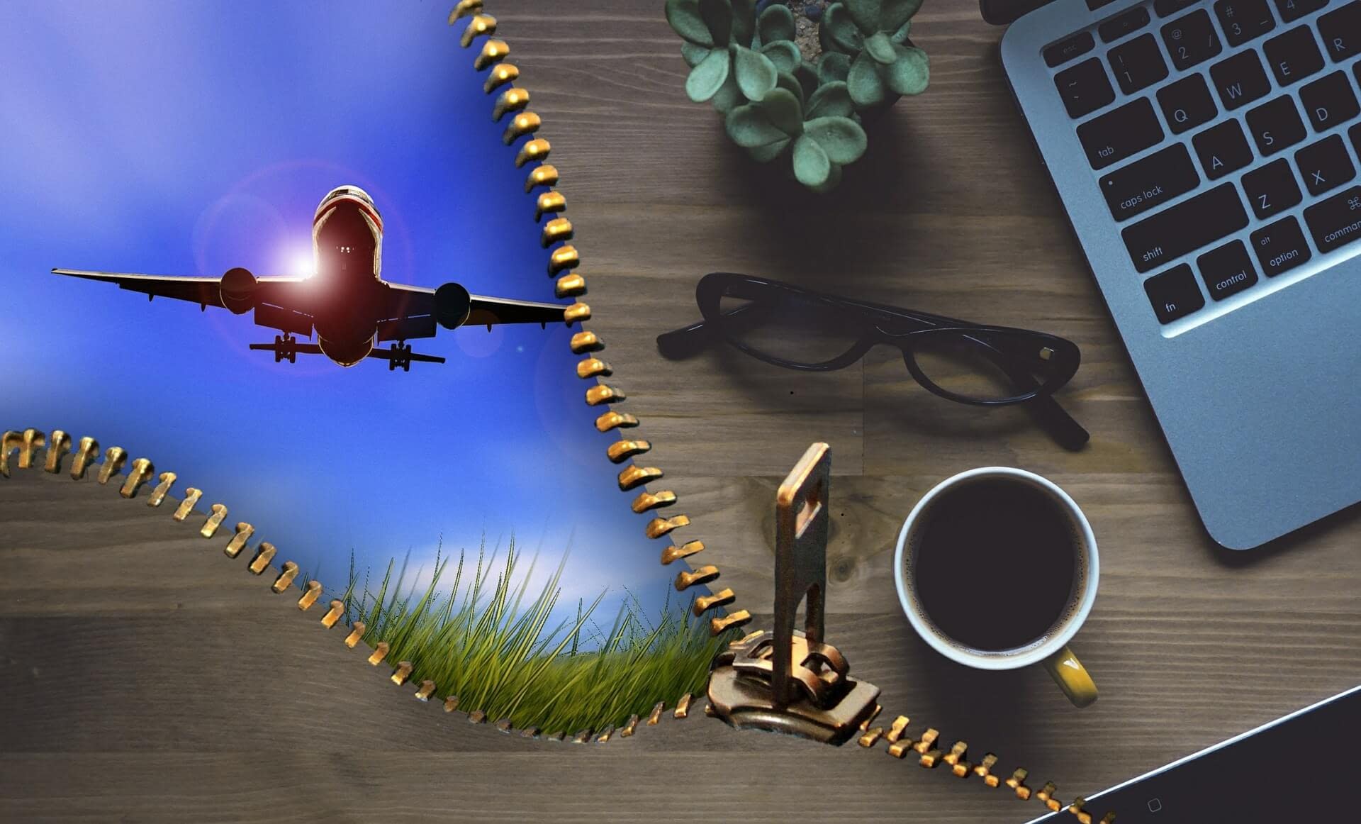 café, ordinateur portable et avion